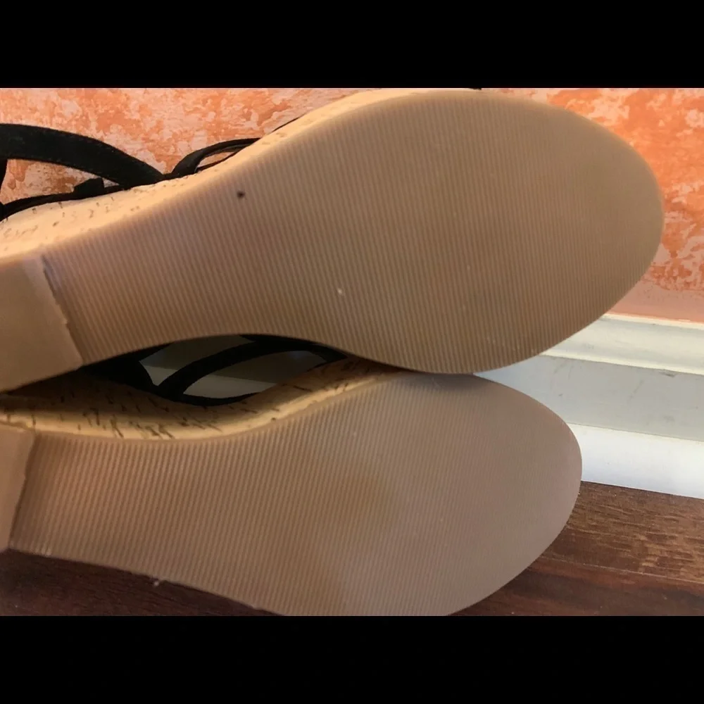 GUESS Platform Wedge Size 9M
